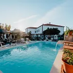 Casa Da Cerca-suite Aconchegante Com Piscina B&B Runa