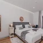 Casa Da Cerca-suite Aconchegante Com Piscina B&B Runa